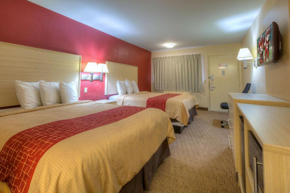 Deluxe Room with Two Queen Beds Smoking interior